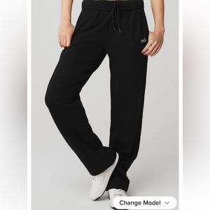 Alo. Accolade Straight Leg Sweatpant.Black.Brand new. Size Small.